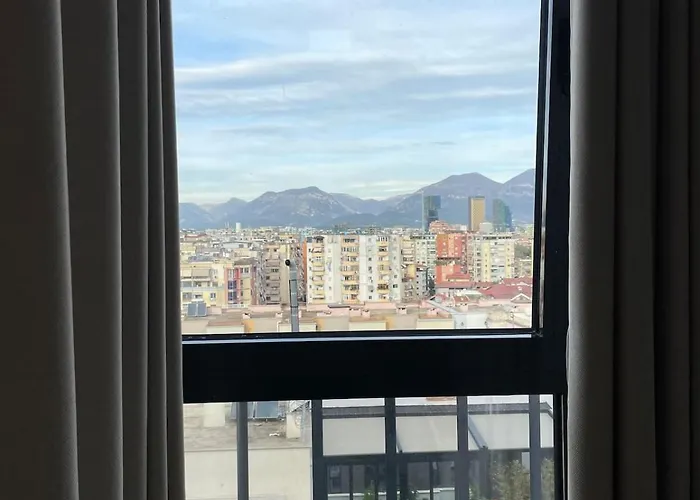 Hideaways , Breathtaking View & Free Parking * ティラナ